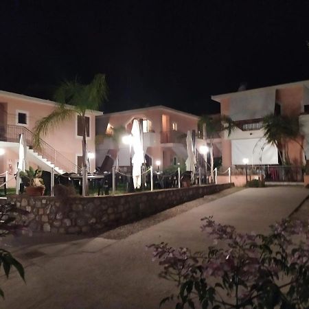 Hotel San Domenico 卡梅罗塔的码头 外观 照片