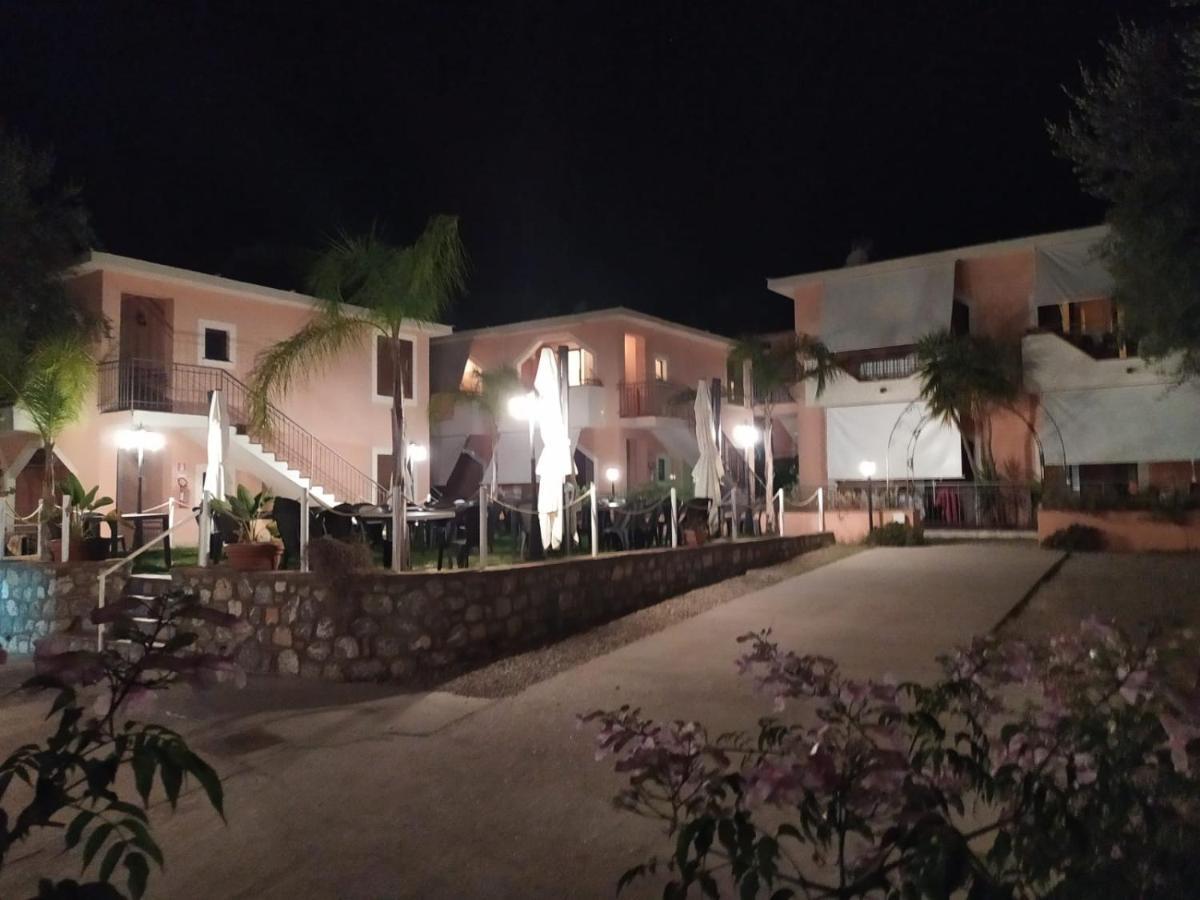 Hotel San Domenico 卡梅罗塔的码头 外观 照片