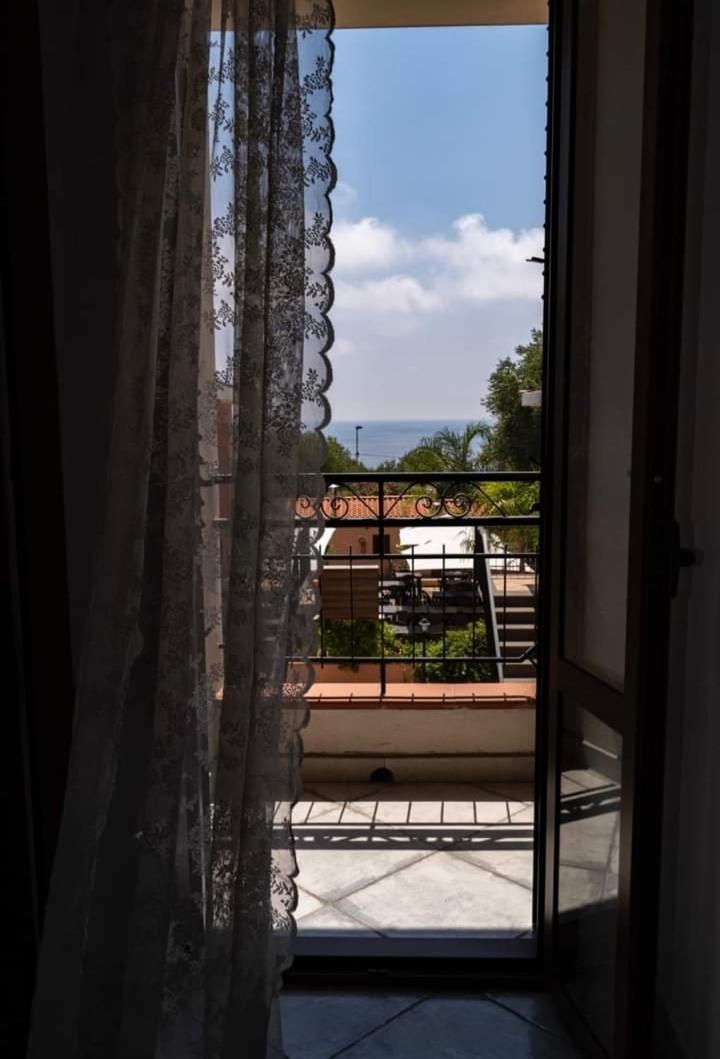 Hotel San Domenico 卡梅罗塔的码头 外观 照片